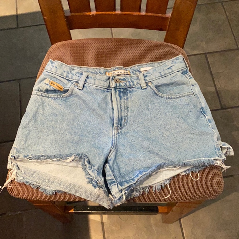 Light wash blue asphalt short tattered shorts